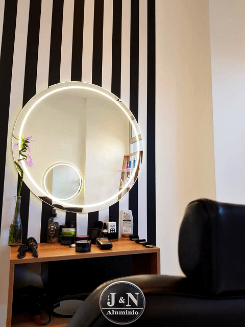 Espejo LED con iluminación frontal controlado por WiFi - JN Aluminio Neuquén