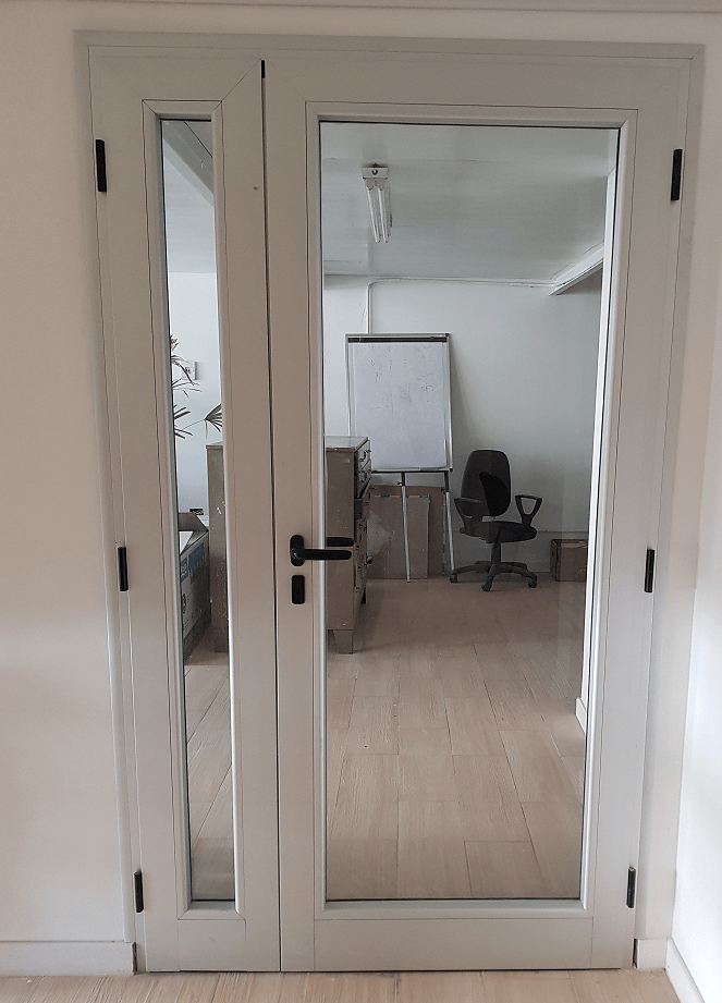 Video instalación puerta templada - JN Aluminio Neuquén