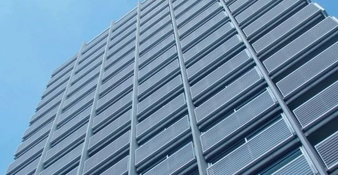 Sistema A40 RPT Aluar - ventana corrediza de aluminio con ruptura de puente térmico instalada en obra