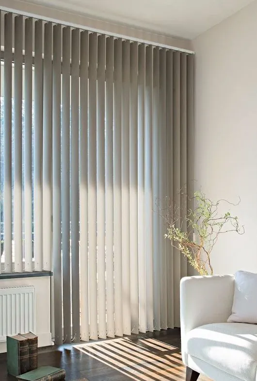 Cortinas de bandas verticales en living - J&N Aluminio Neuquén