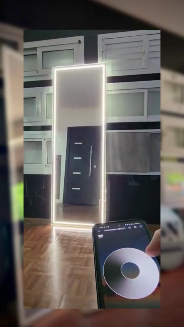 Espejo LED de cuerpo entero que se maneja del celular