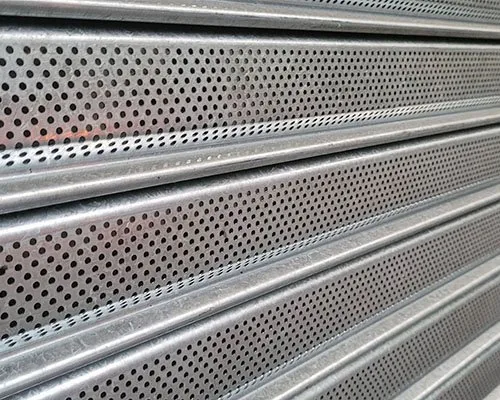 Cierre de local comercial - cortina microperforada J&N Aluminio