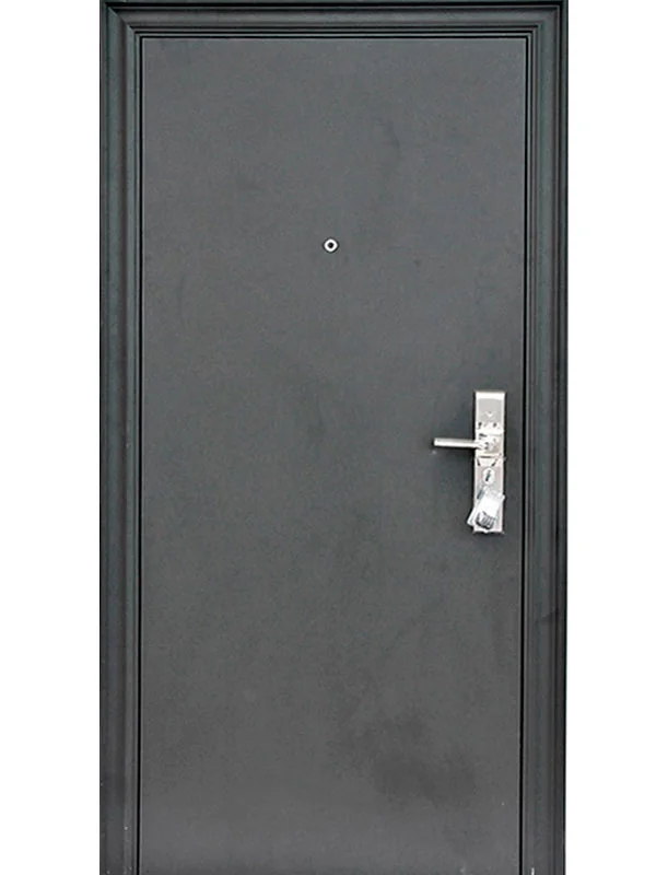 Puerta de seguridad negra moderna con cierre multianclaje — modelo que fabrica J&N Aluminio en Neuquén