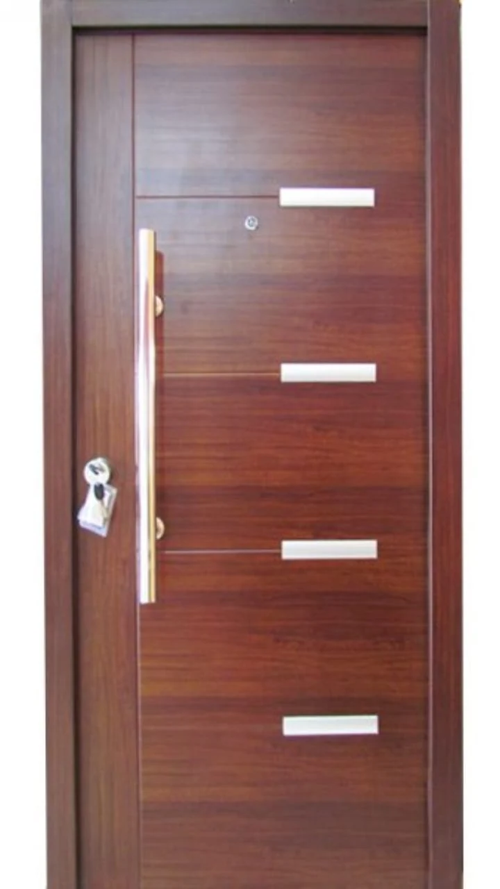 Puerta de seguridad multianclaje símil caoba con apliques - J&N Aluminio Neuquén