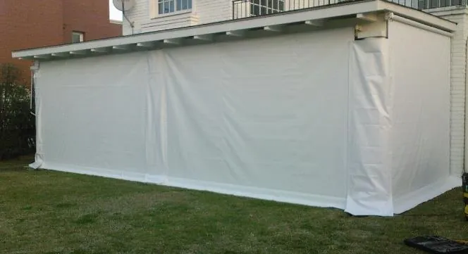 Cerramiento de lona blanca en galería - J&N Aluminio Neuquén